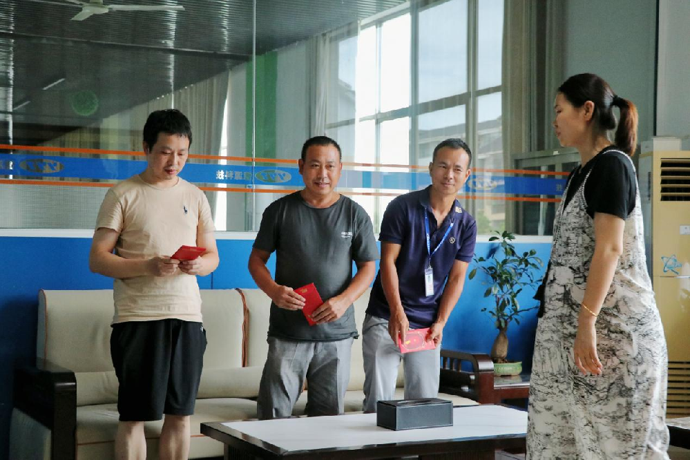 關(guān)于對彭東華、李優(yōu)平、張運江等同事表彰的通報